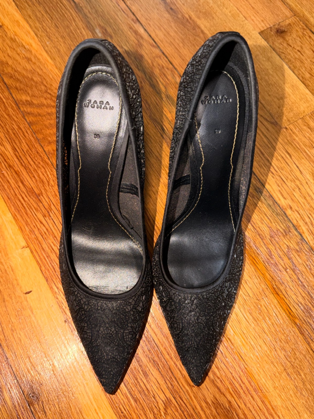 Zara Black Pointed Toe Textured Ballet Flats